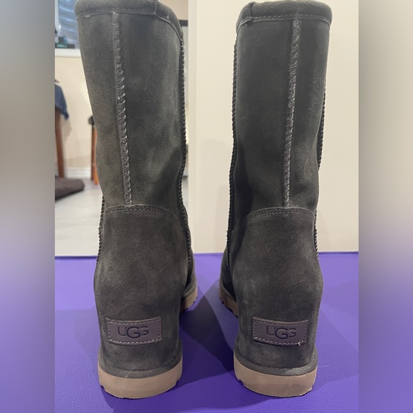 UGG Gray Classic Femme Short Boots Size 10 NEVER WORN - Picture 5 of 9